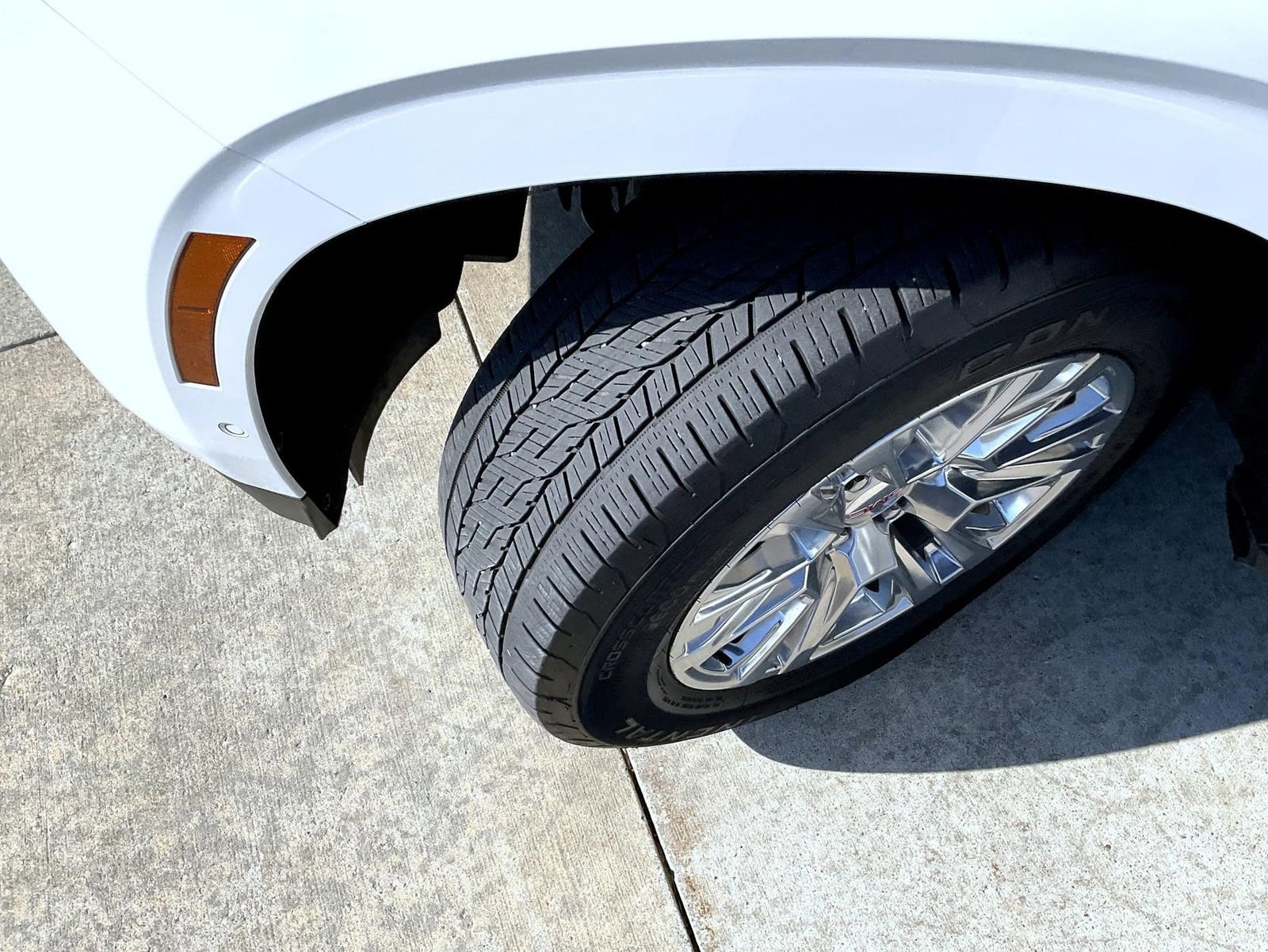 Used 2025 GMC Yukon XL Denali AWD/4WD image 25
