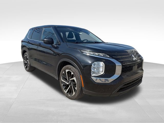Used 2022 Mitsubishi Outlander ES AWD/4WD image 3
