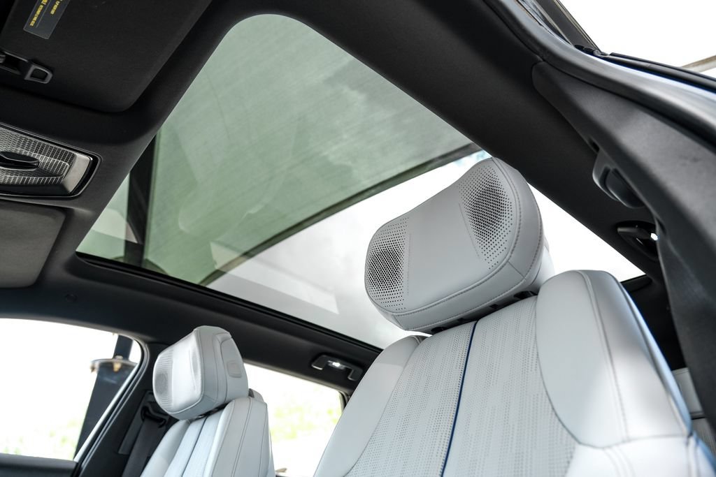 Used 2023 Cadillac Lyriq AWD image 6
