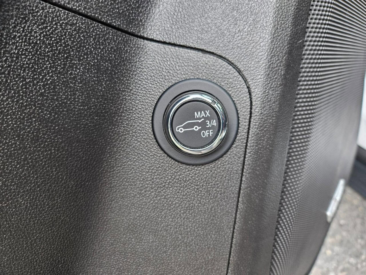 Used 2022 GMC Acadia SLT w/ LPO, Floor Liner Package image 28