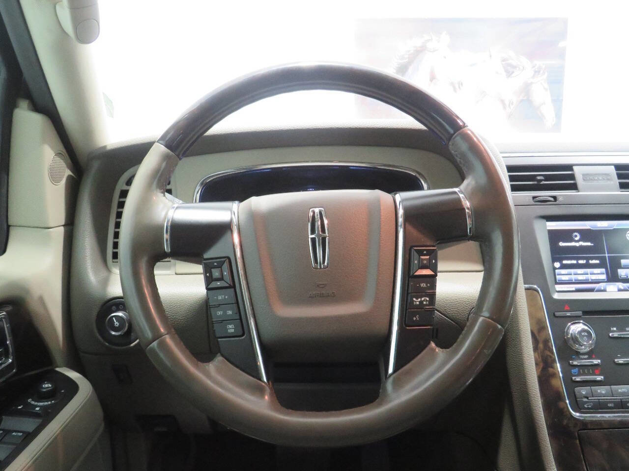 Used 2015 Lincoln Navigator 4WD image 17