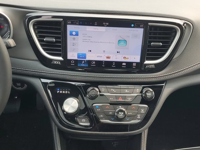New 2027 Chrysler Pacifica Limited w/ Family Tech Group AWD/4WD image 16