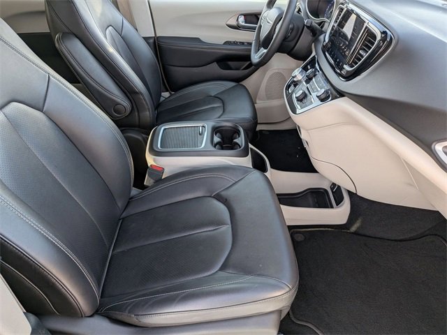 Certified 2024 Chrysler Pacifica Touring-L image 29