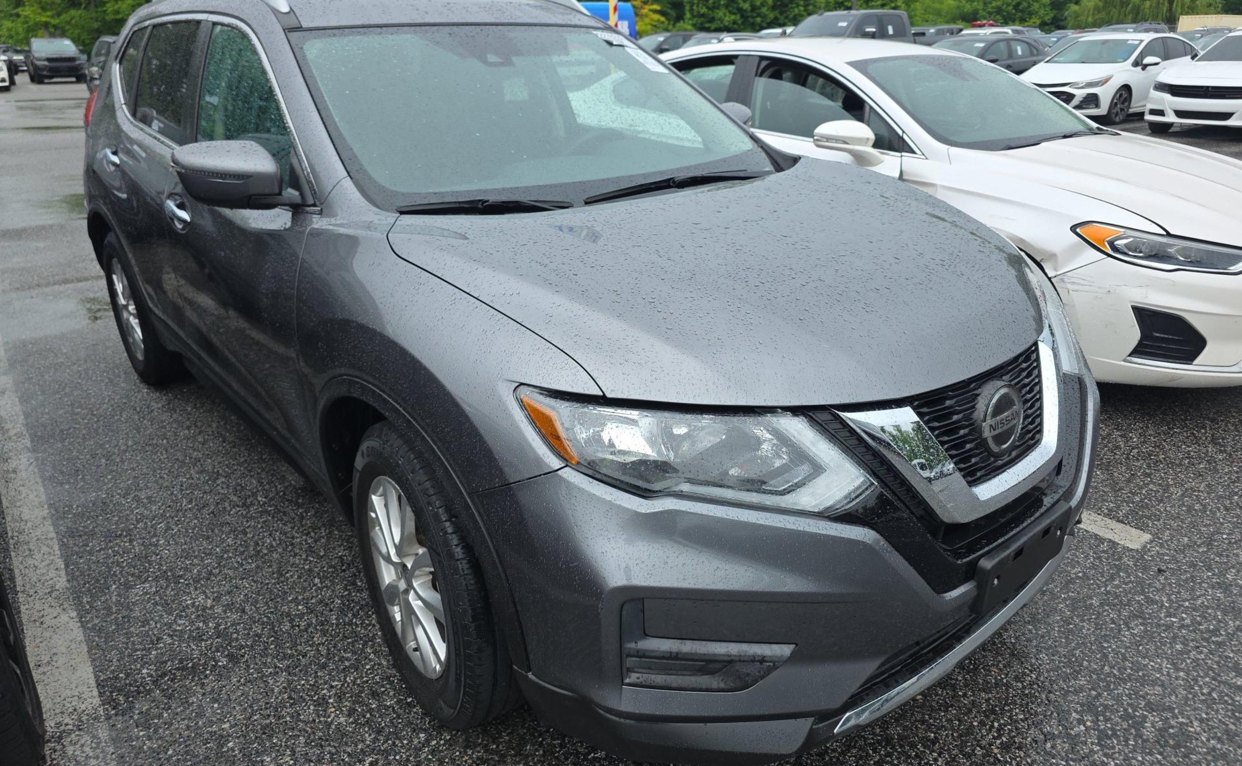 Used 2019 Nissan Rogue S w/ Special Edition Package FWD image 3