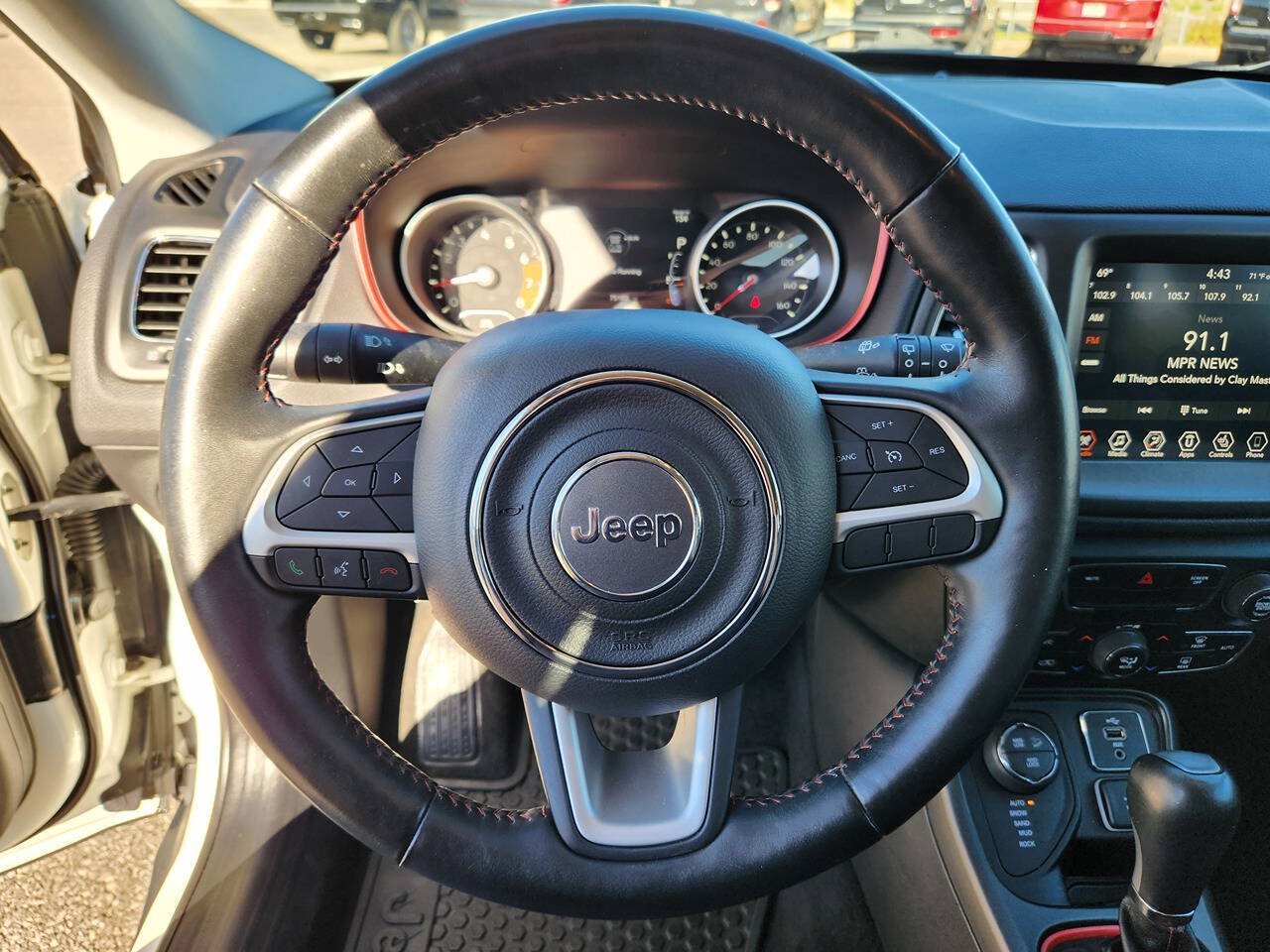 Used 2018 Jeep Compass Trailhawk w/ Leather Interior Group AWD/4WD image 21