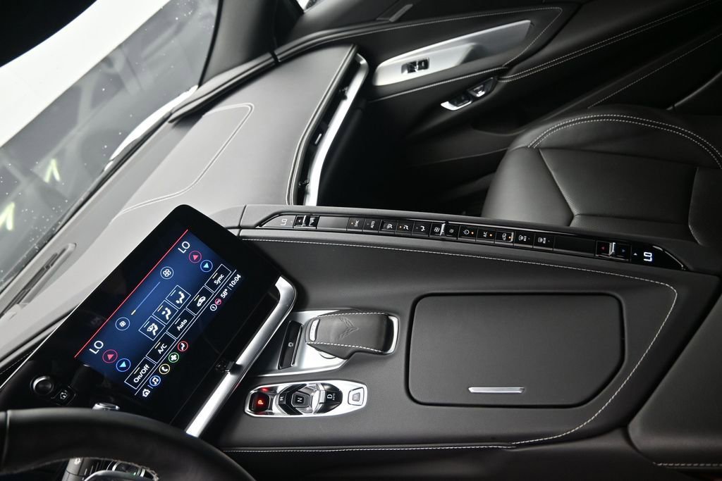 Used 2022 Chevrolet Corvette Stingray Coupe w/ 1LT RWD image 19