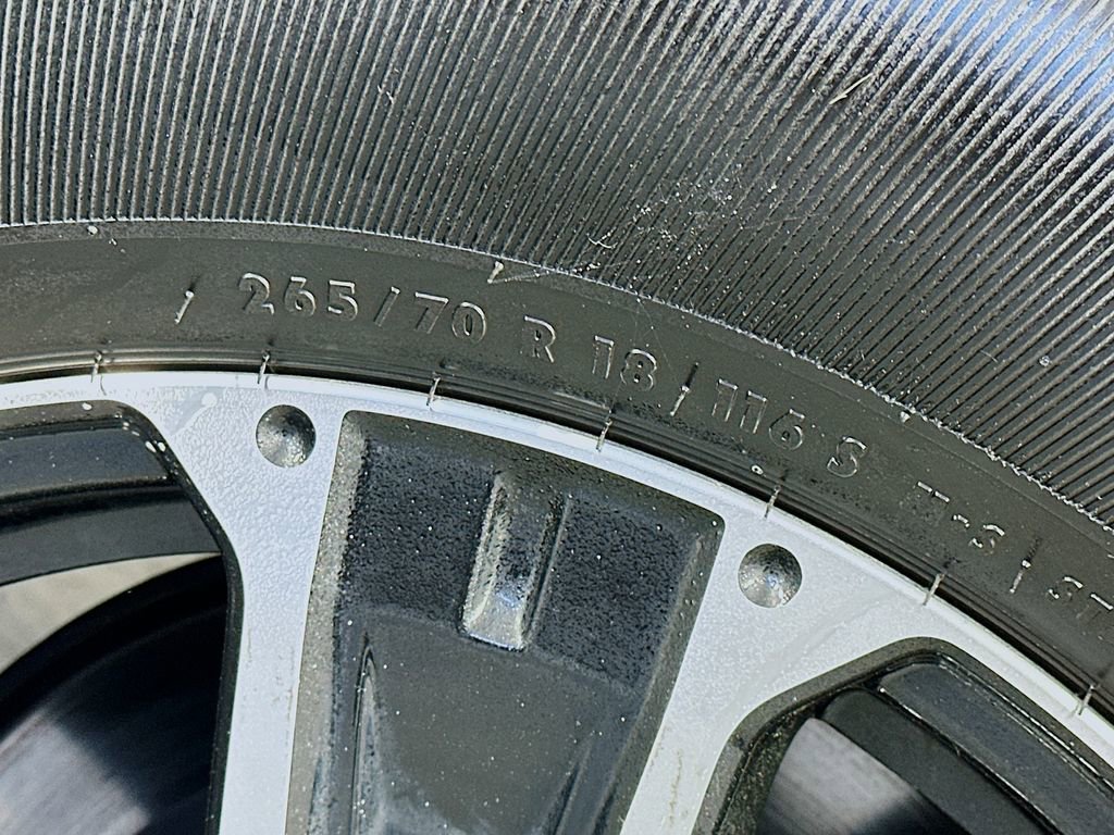 Used 2024 Nissan Titan SV AWD/4WD image 32