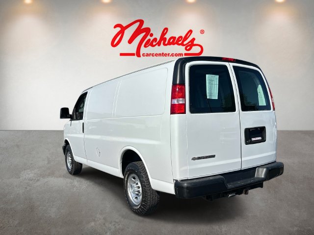 Used 2018 Chevrolet Express 2500 w/ Driver Convenience Package RWD image 4