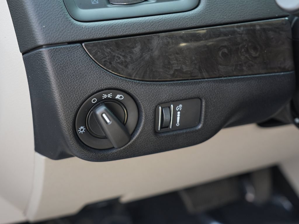 Used 2018 Dodge Grand Caravan SE w/ UConnect Hands-Free Group FWD image 16