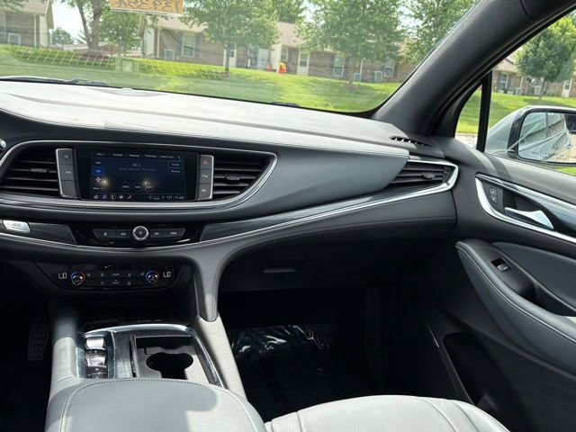 Used 2023 Buick Enclave Essence AWD/4WD image 25