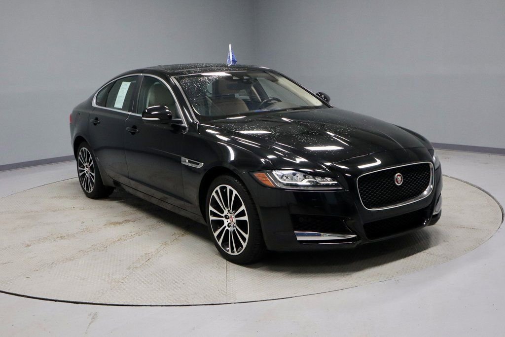 Used 2020 Jaguar XF Prestige image 1