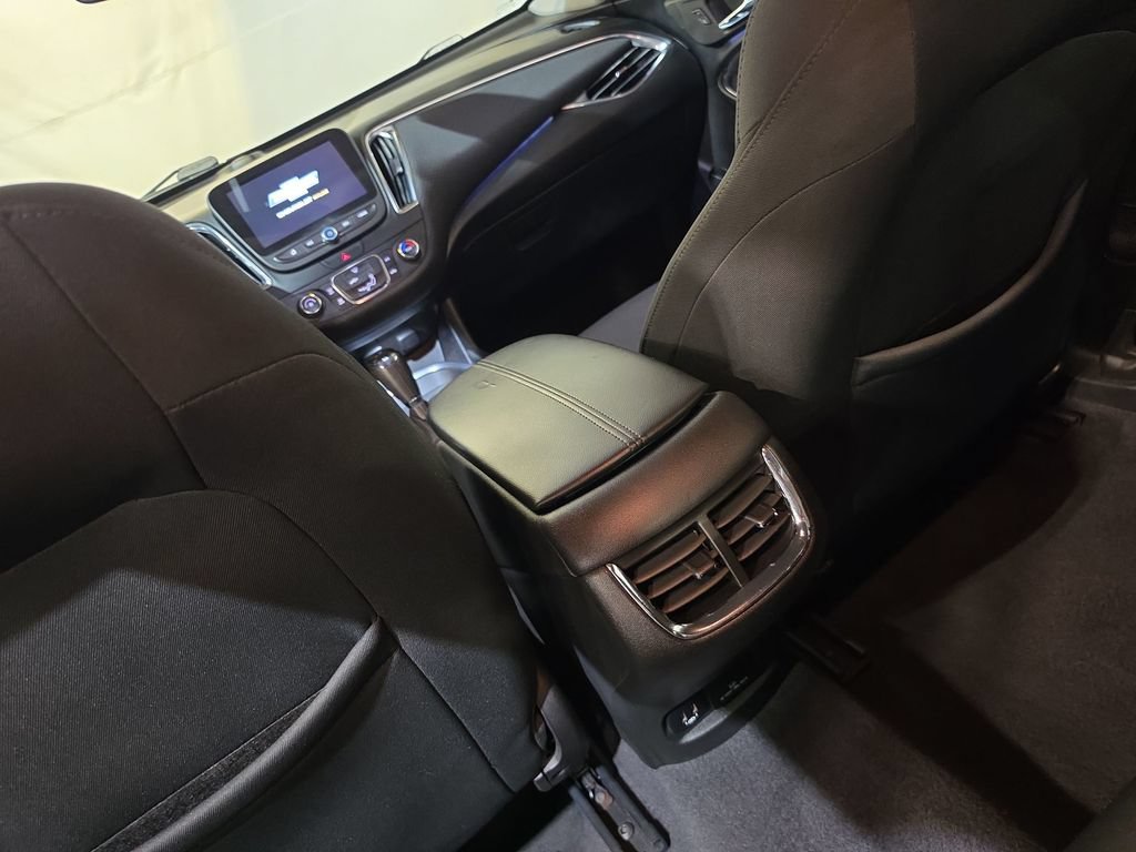 Used 2017 Chevrolet Malibu LT FWD image 22