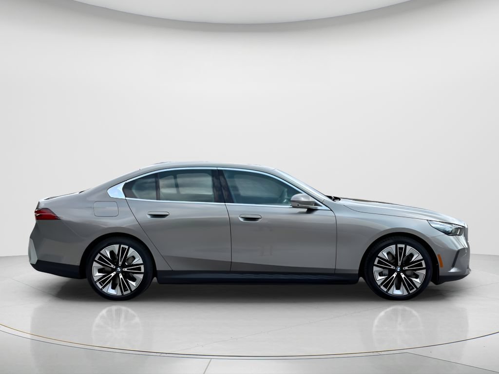 New 2027 BMW i5 eDrive40 AWD/4WD image 4