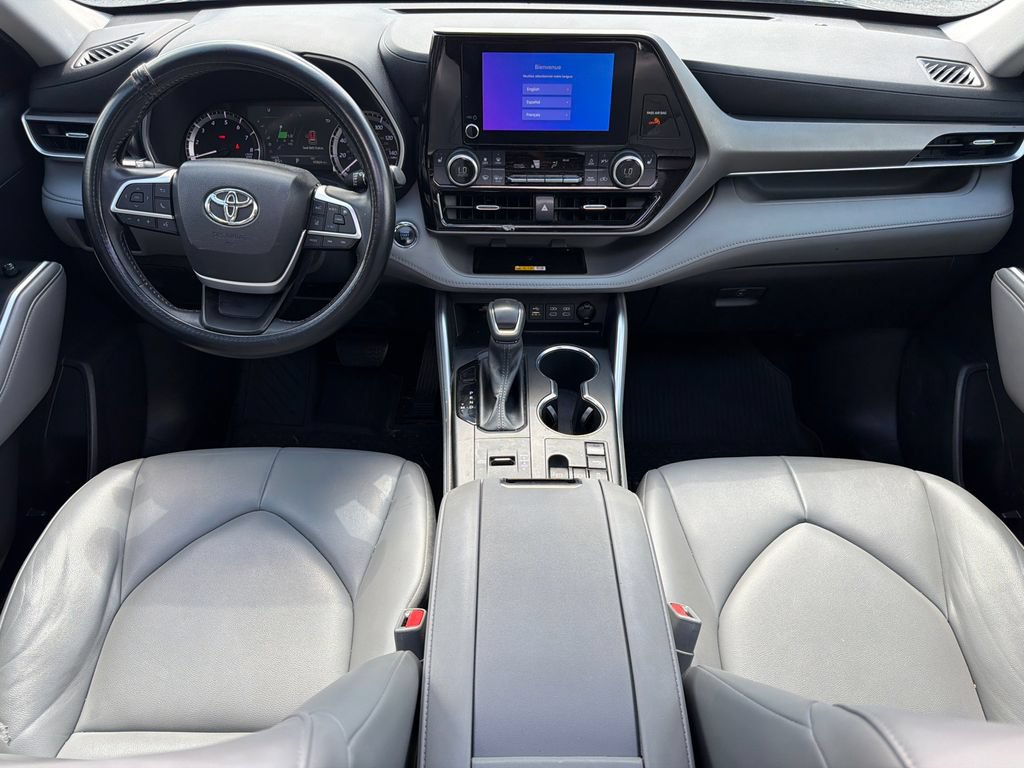 Used 2023 Toyota Highlander XLE FWD image 23
