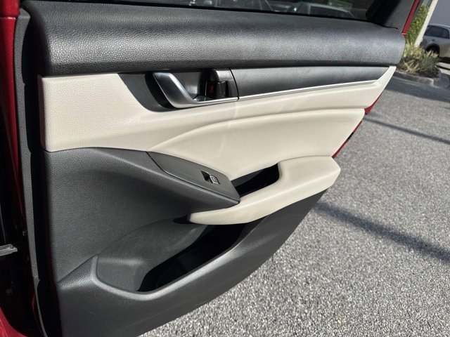 Used 2018 Honda Accord EX image 19