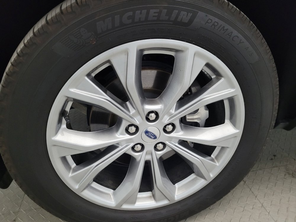 Used 2022 Ford Explorer XLT w/ Equipment Group 202A AWD/4WD image 31