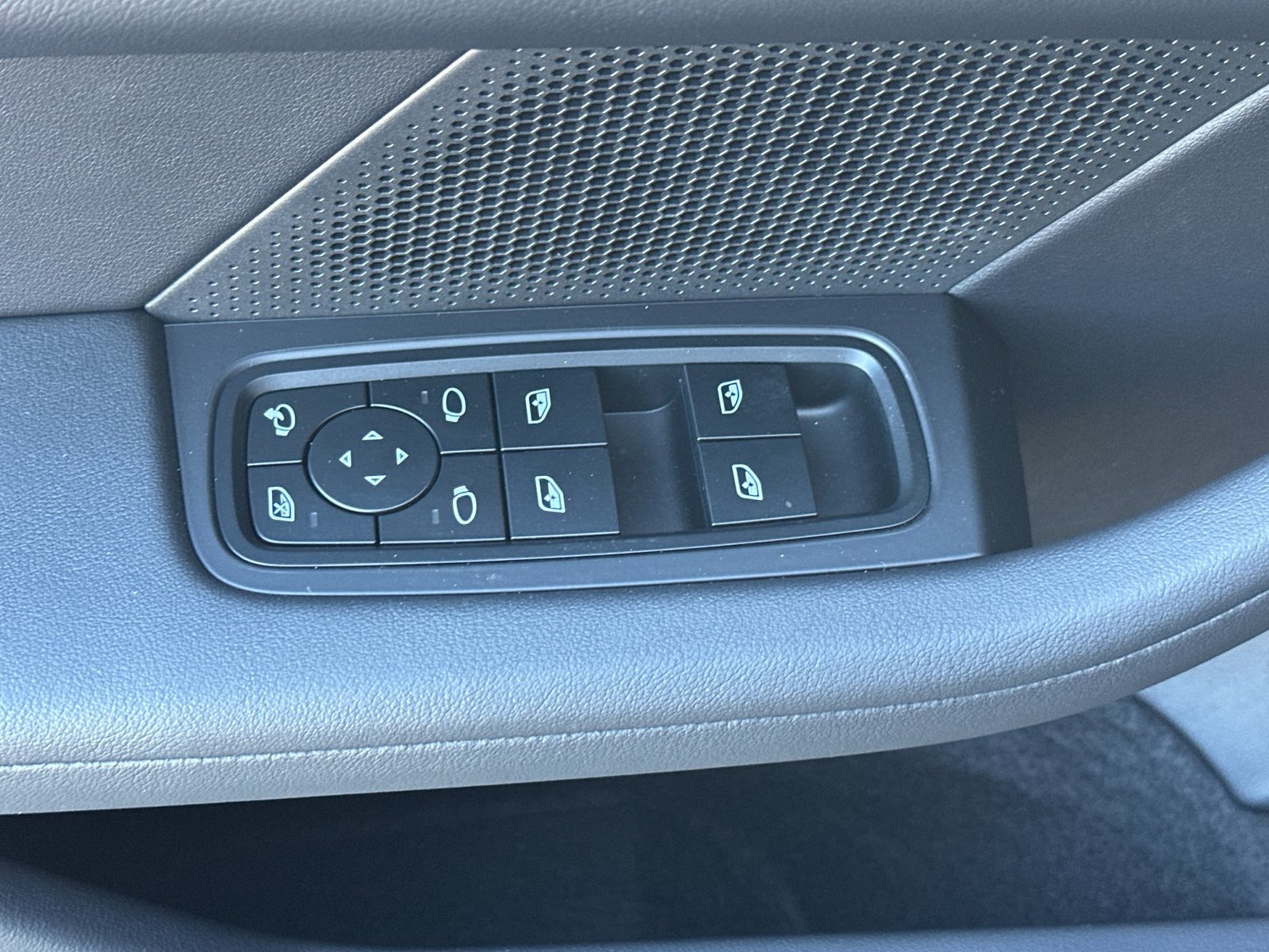 New 2026 Porsche Taycan 4S AWD/4WD image 13