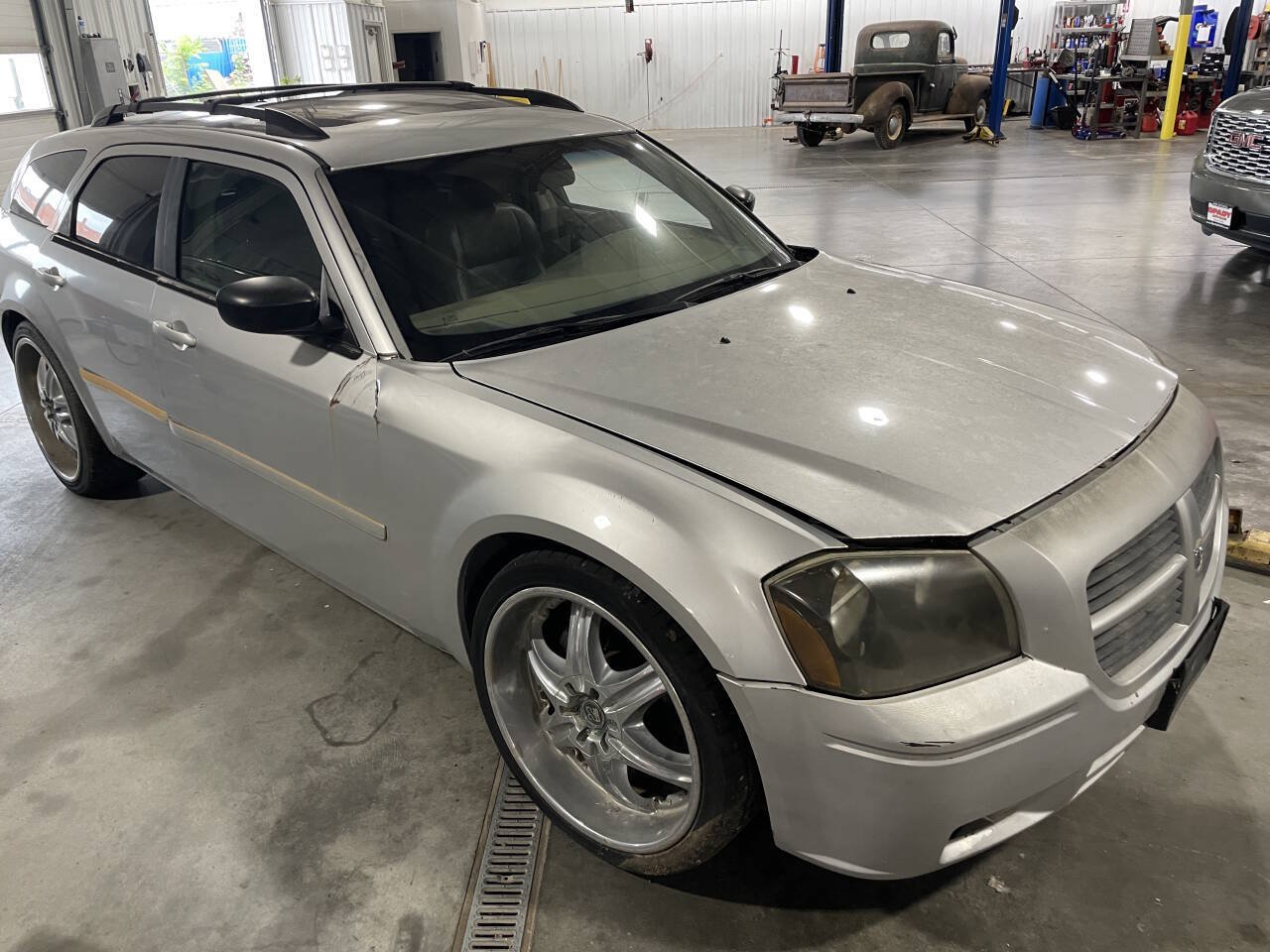 Used 2005 Dodge Magnum SE RWD image 1