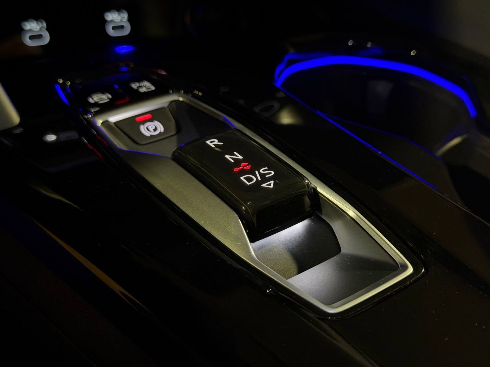 Certified 2025 Audi Q5 Premium w/ Convenience Package image 17