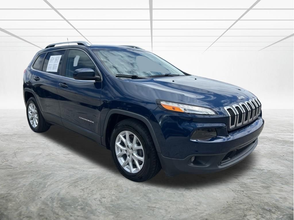Used 2018 Jeep Cherokee Latitude image 2