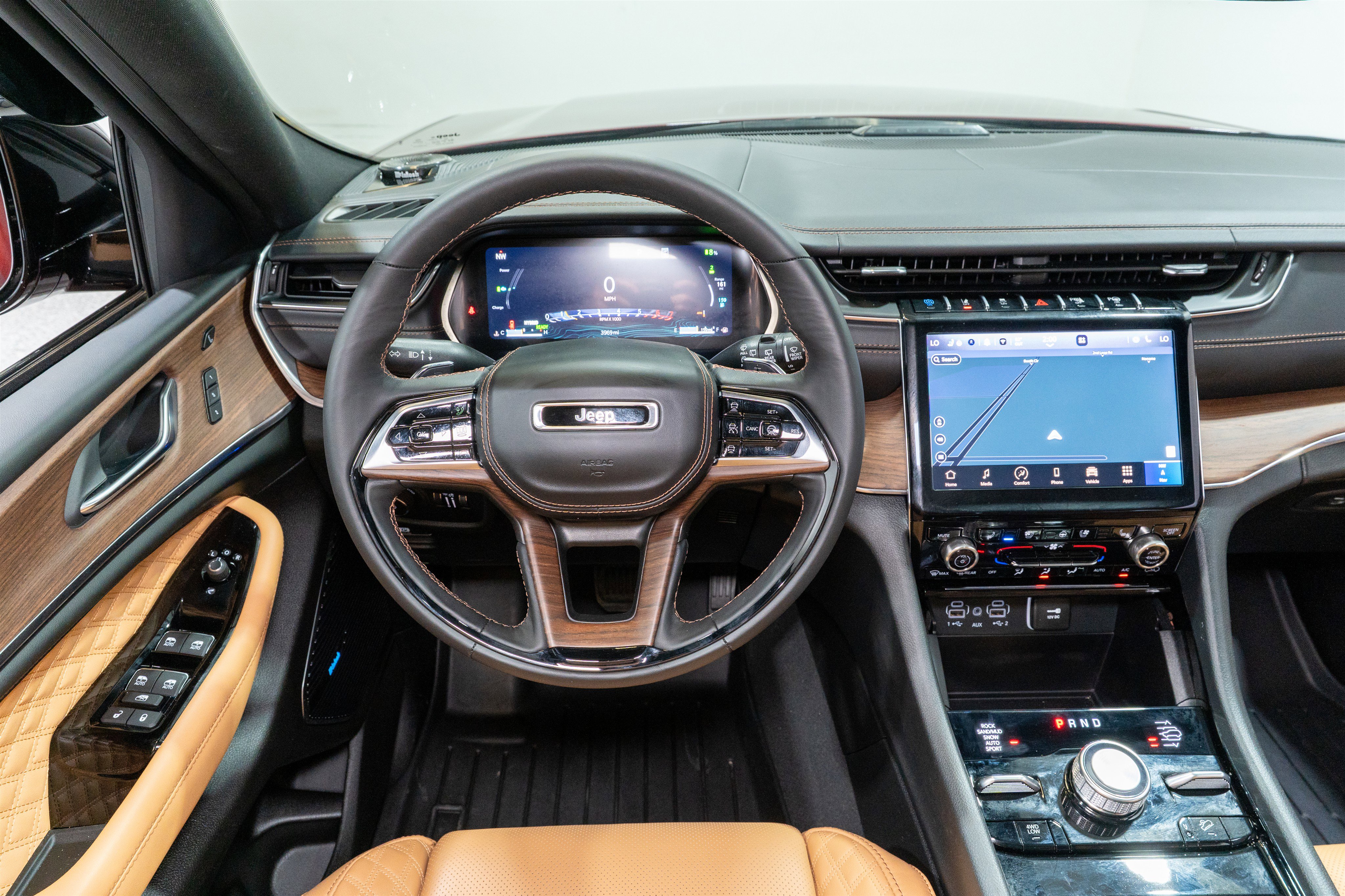 Used 2024 Jeep Grand Cherokee Summit w/ High Altitude Package AWD/4WD image 11