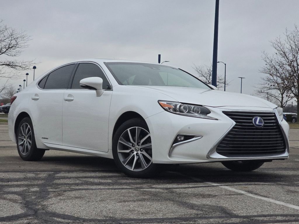 Used 2017 Lexus ES 300h image 2