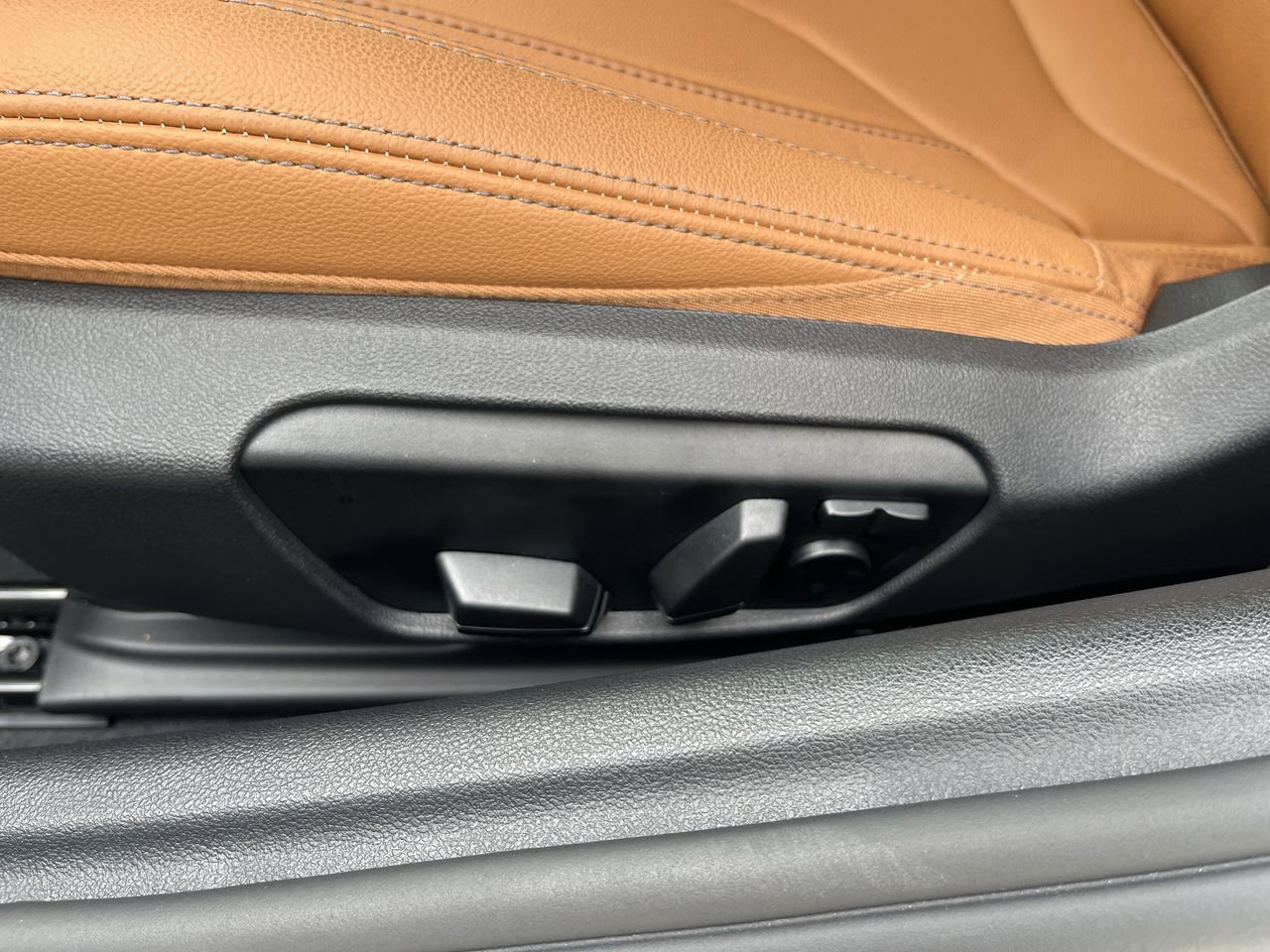 Certified 2025 BMW Z4 M40i w/ Edition RWD image 15