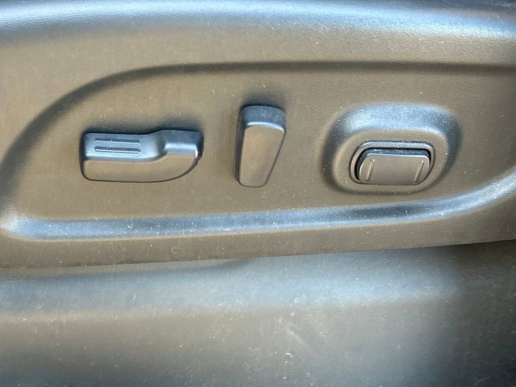 Used 2019 Nissan Titan SV w/ SV Convenience Package image 8