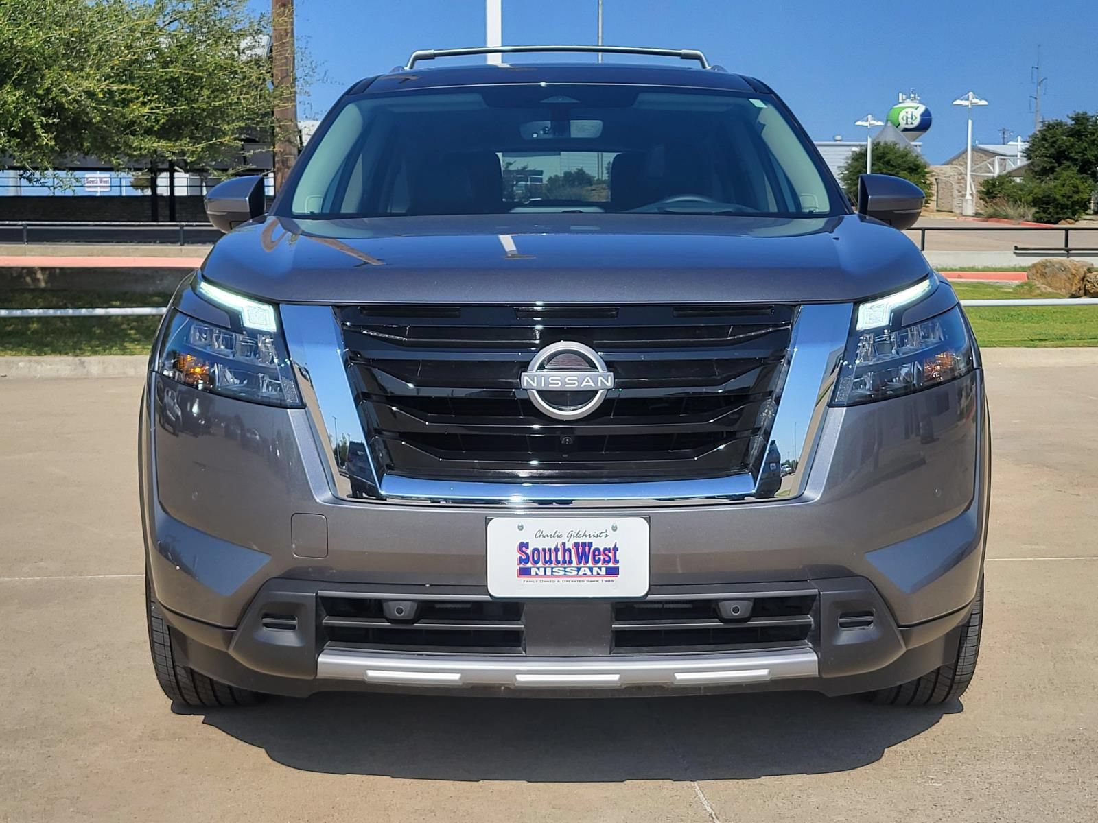 Certified 2025 Nissan Pathfinder Platinum w/ Cargo Package FWD image 2