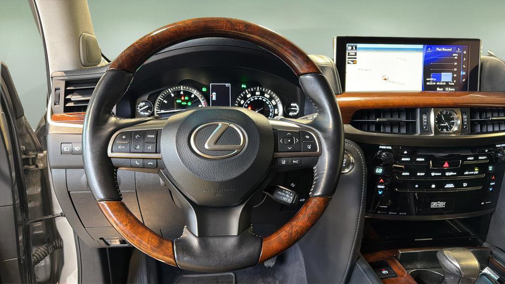 Used 2016 Lexus LX 570 4WD image 26
