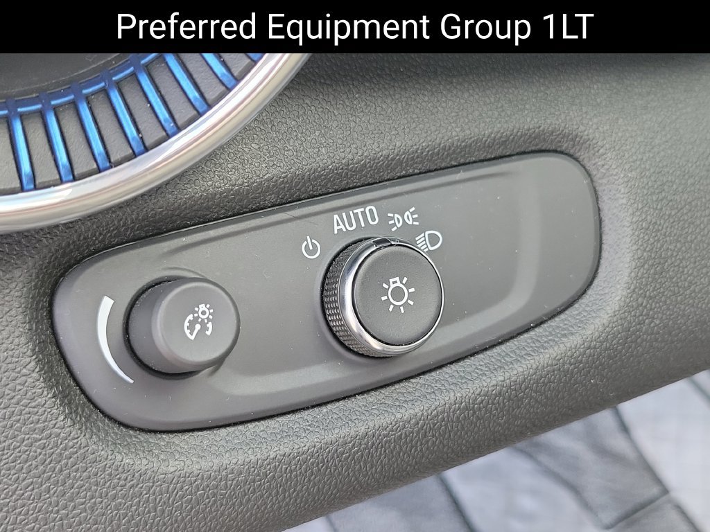 Used 2024 Chevrolet Trax LT w/ LT Convenience Package FWD image 12
