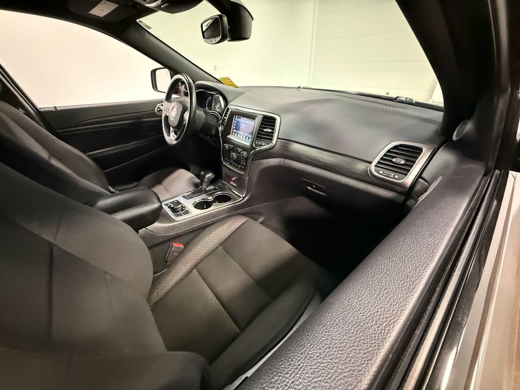 Used 2019 Jeep Grand Cherokee Laredo AWD/4WD image 61