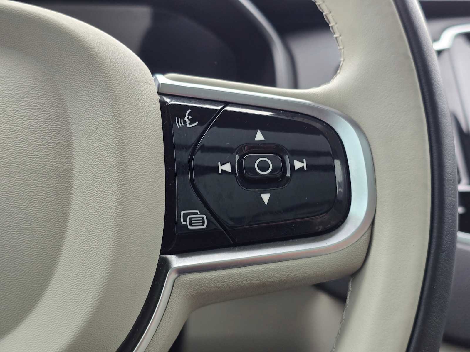 Certified 2023 Volvo XC90 T8 Ultimate w/ Lounge Package image 30