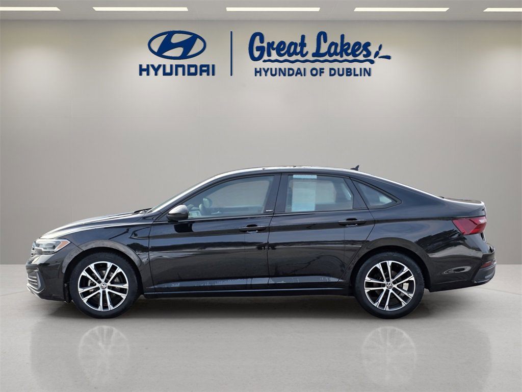 Used 2024 Volkswagen Jetta Sport image 2