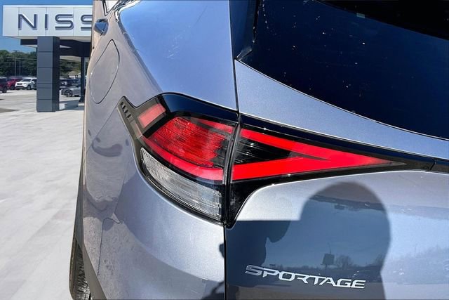 Used 2025 Kia Sportage LX image 19