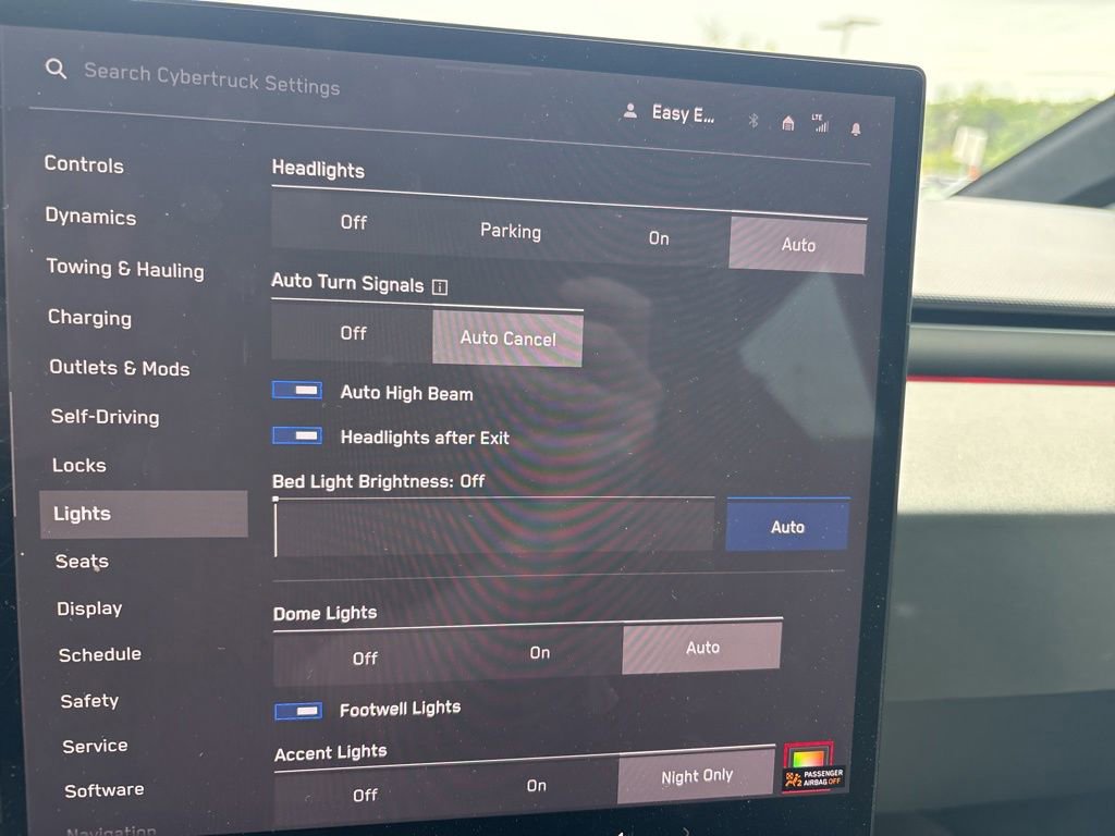 Used 2024 Tesla Cybertruck AWD Crew Cab image 34