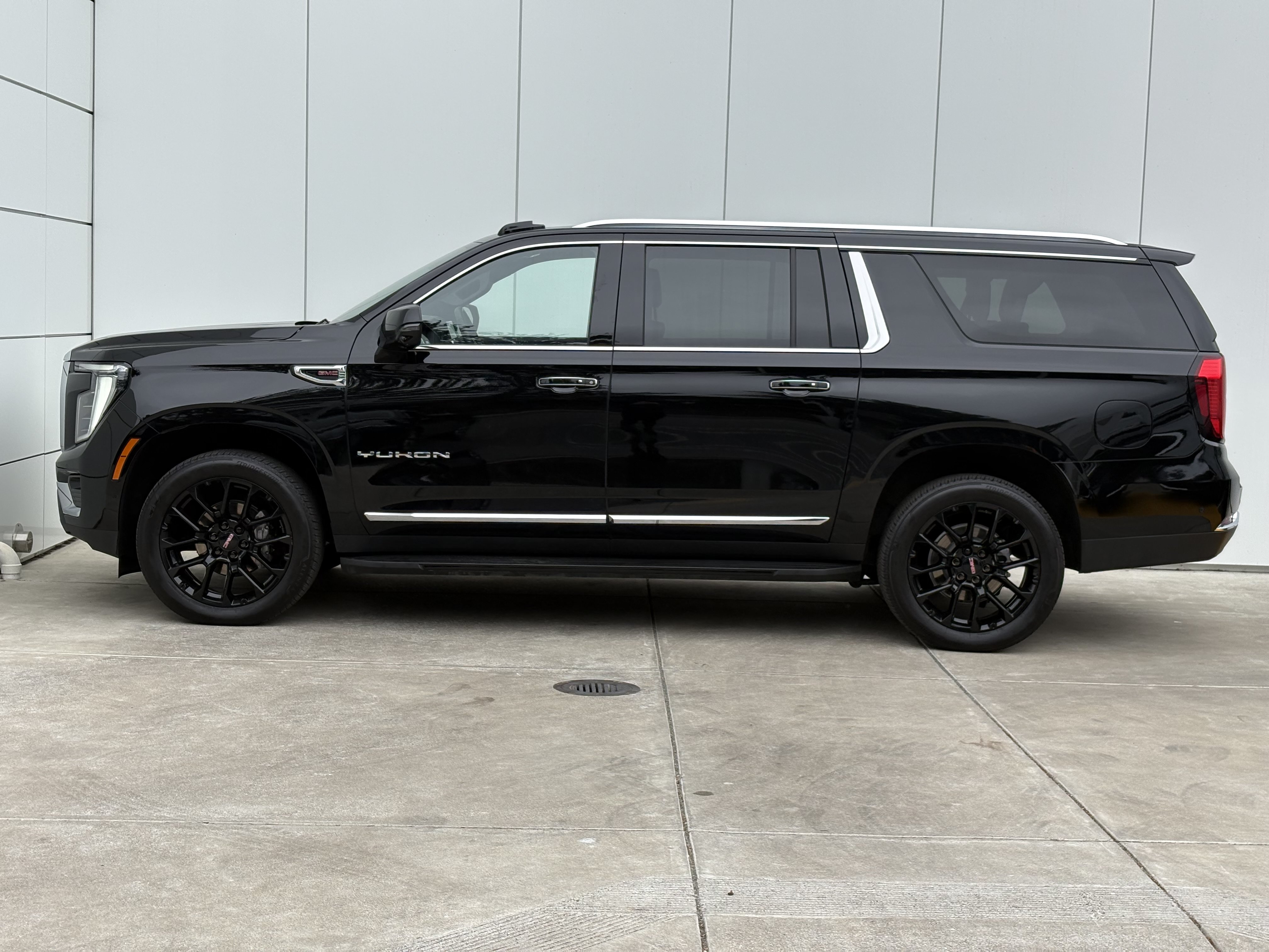 Used 2026 GMC Yukon XL Elevation w/ LPO, Floor Liner Package AWD/4WD image 4