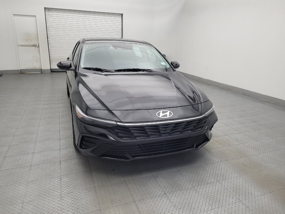 Used 2025 Hyundai Elantra SE FWD image 14