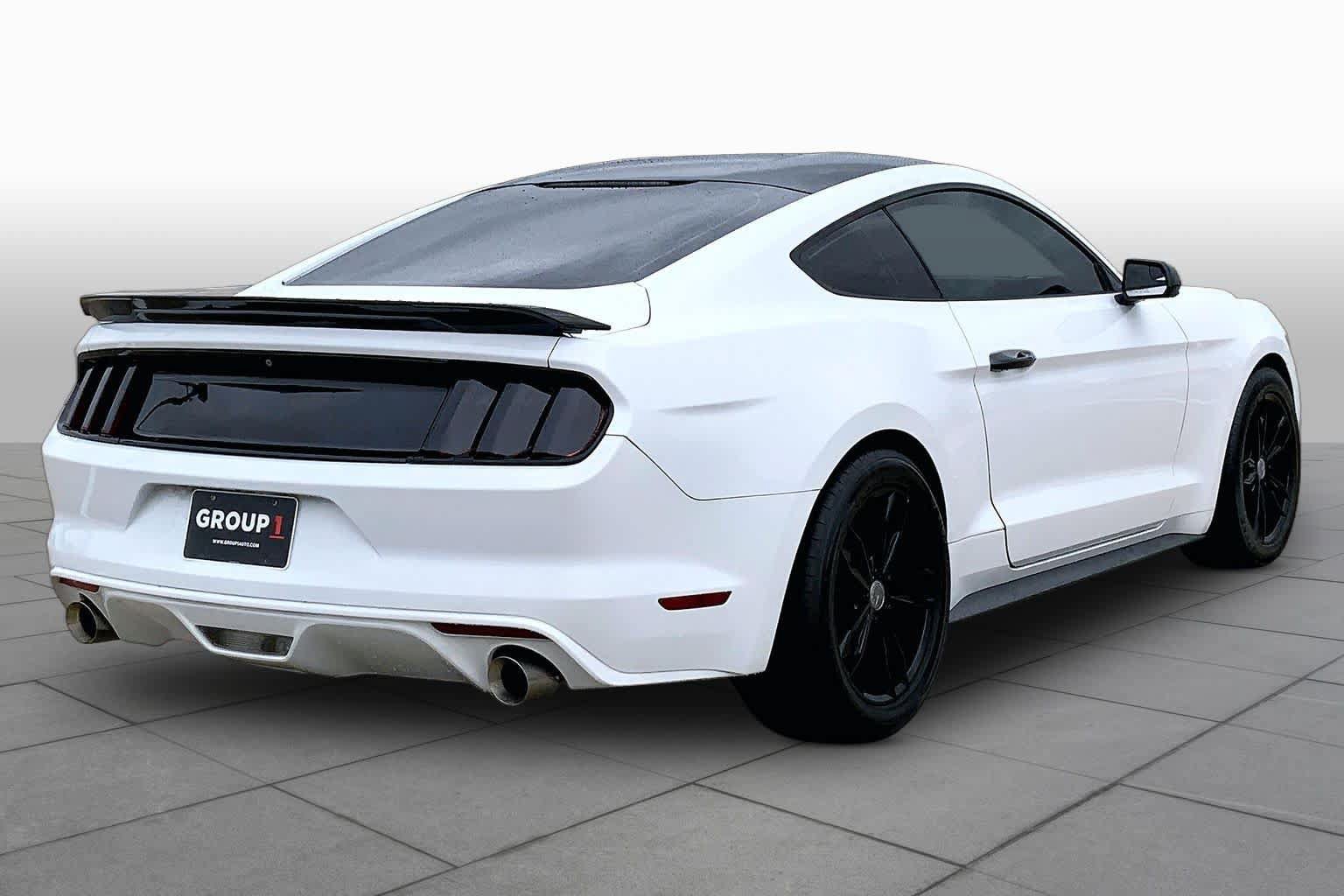 Used 2015 Ford Mustang Coupe RWD image 11