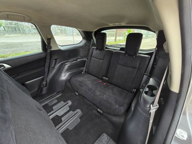 Used 2016 Nissan Pathfinder SV AWD/4WD image 18