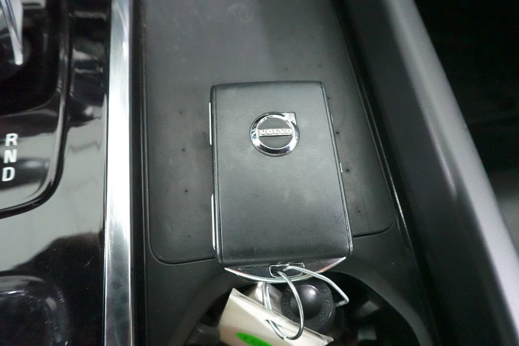 Used 2022 Volvo XC60 T8 Inscription w/ Advanced Package image 22