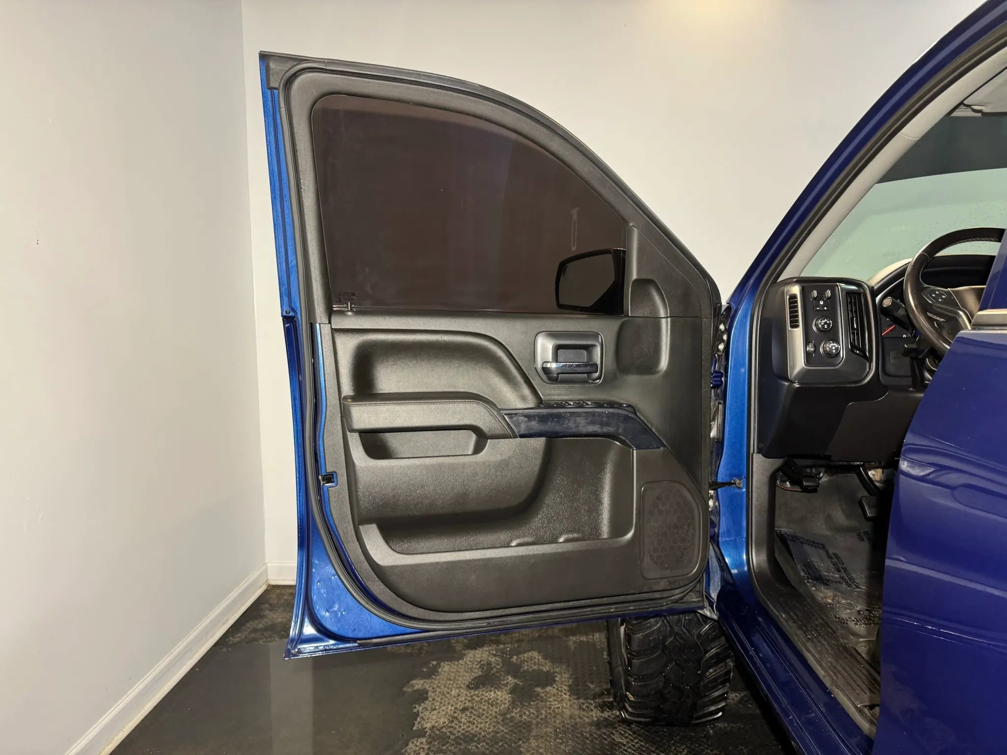 Used 2016 Chevrolet Silverado 1500 LT w/ All Star Edition AWD/4WD image 7