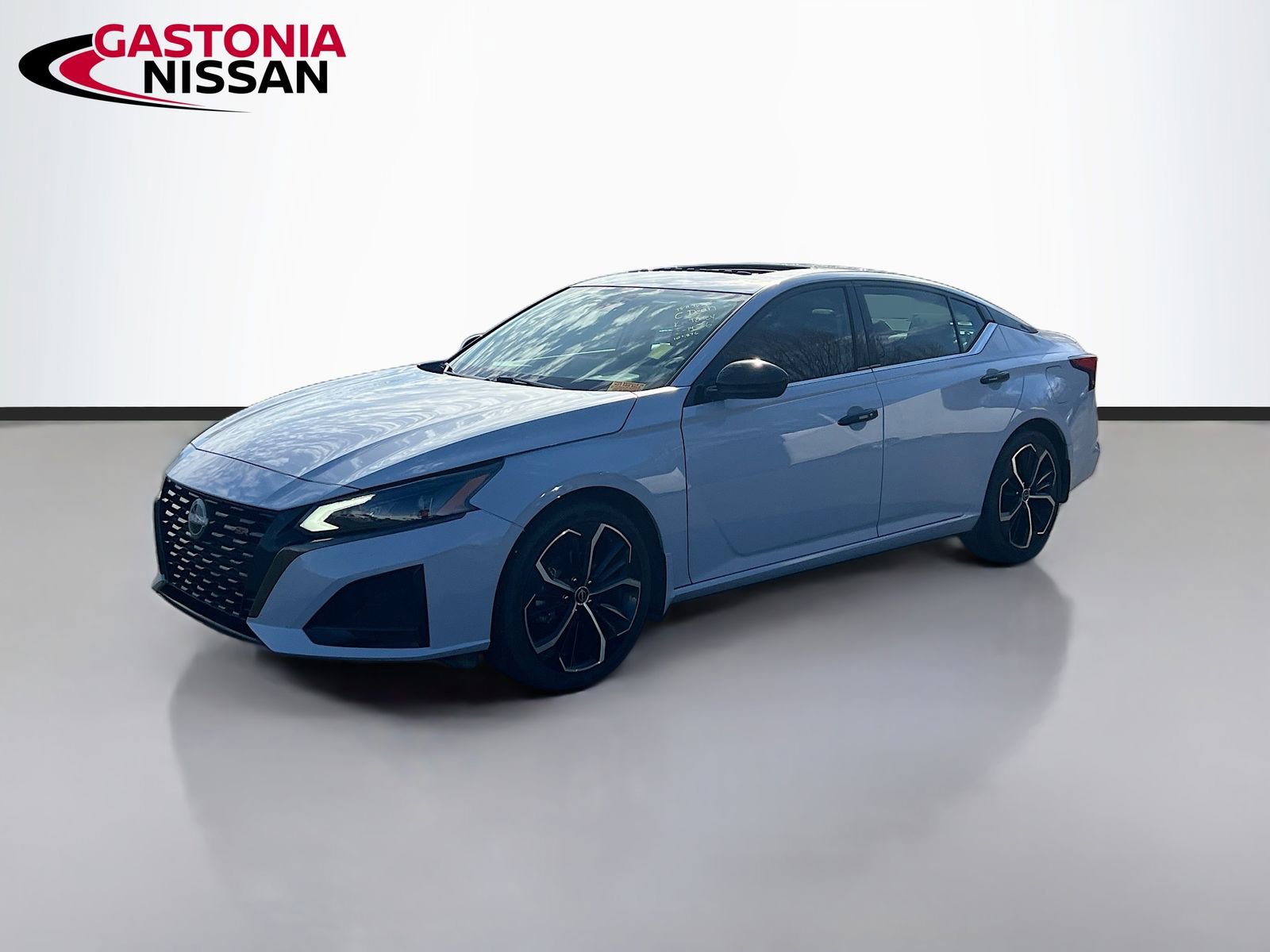 Used 2023 Nissan Altima 2.5 SR w/ SR Premium Package image 3