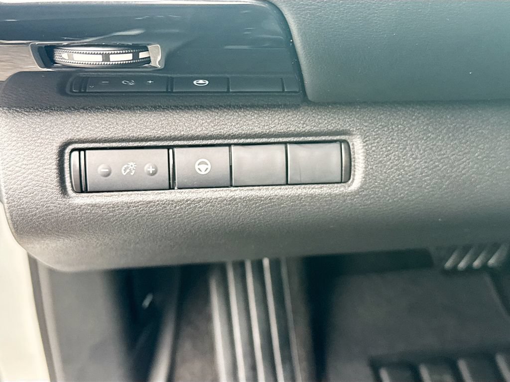 Certified 2024 Nissan Pathfinder SV FWD image 27
