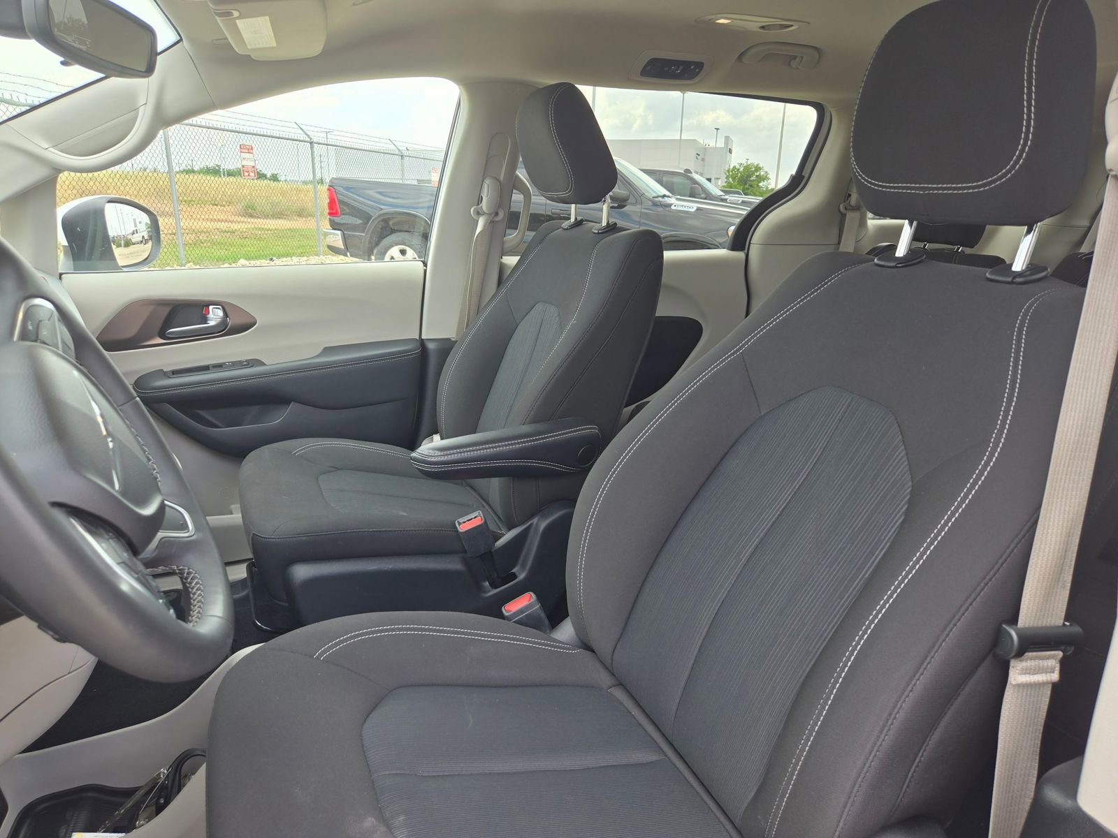 Certified 2023 Chrysler Voyager LX FWD image 10