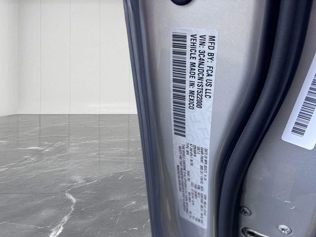 Used 2025 Jeep Compass Limited image 31