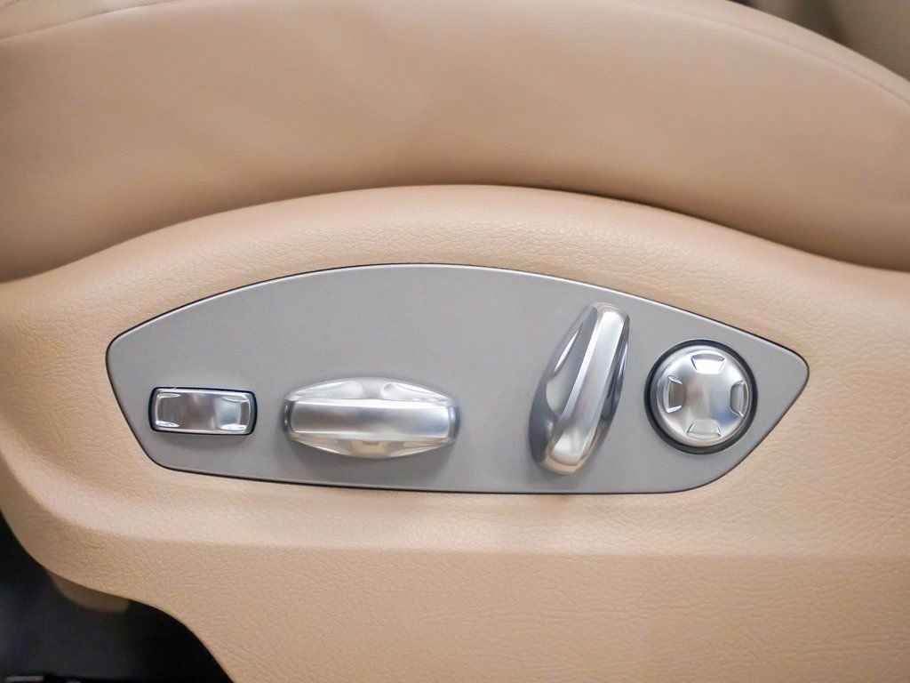 Certified 2025 Porsche Macan image 24