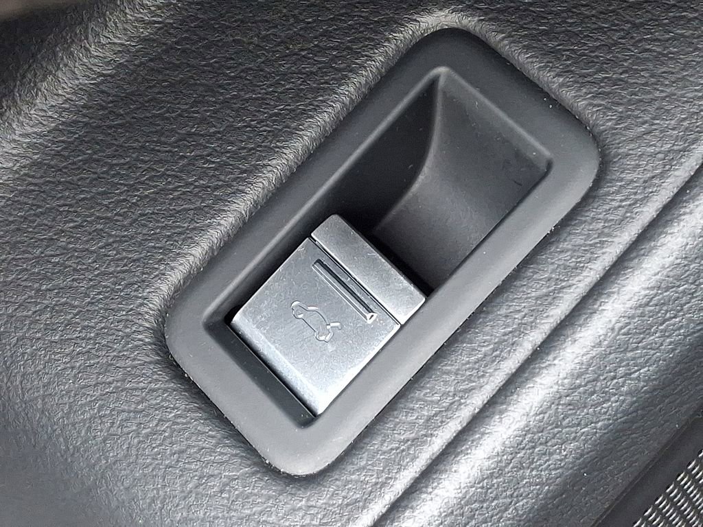 Used 2023 Audi A8 L 3.0T w/ Comfort Plus Package image 28