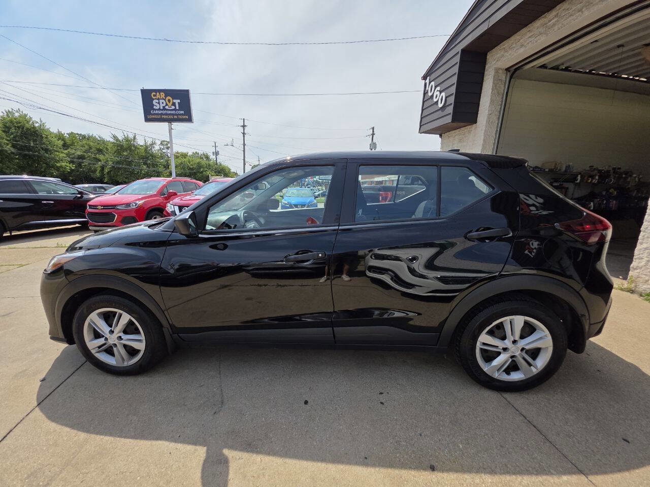 Used 2021 Nissan Kicks S image 4