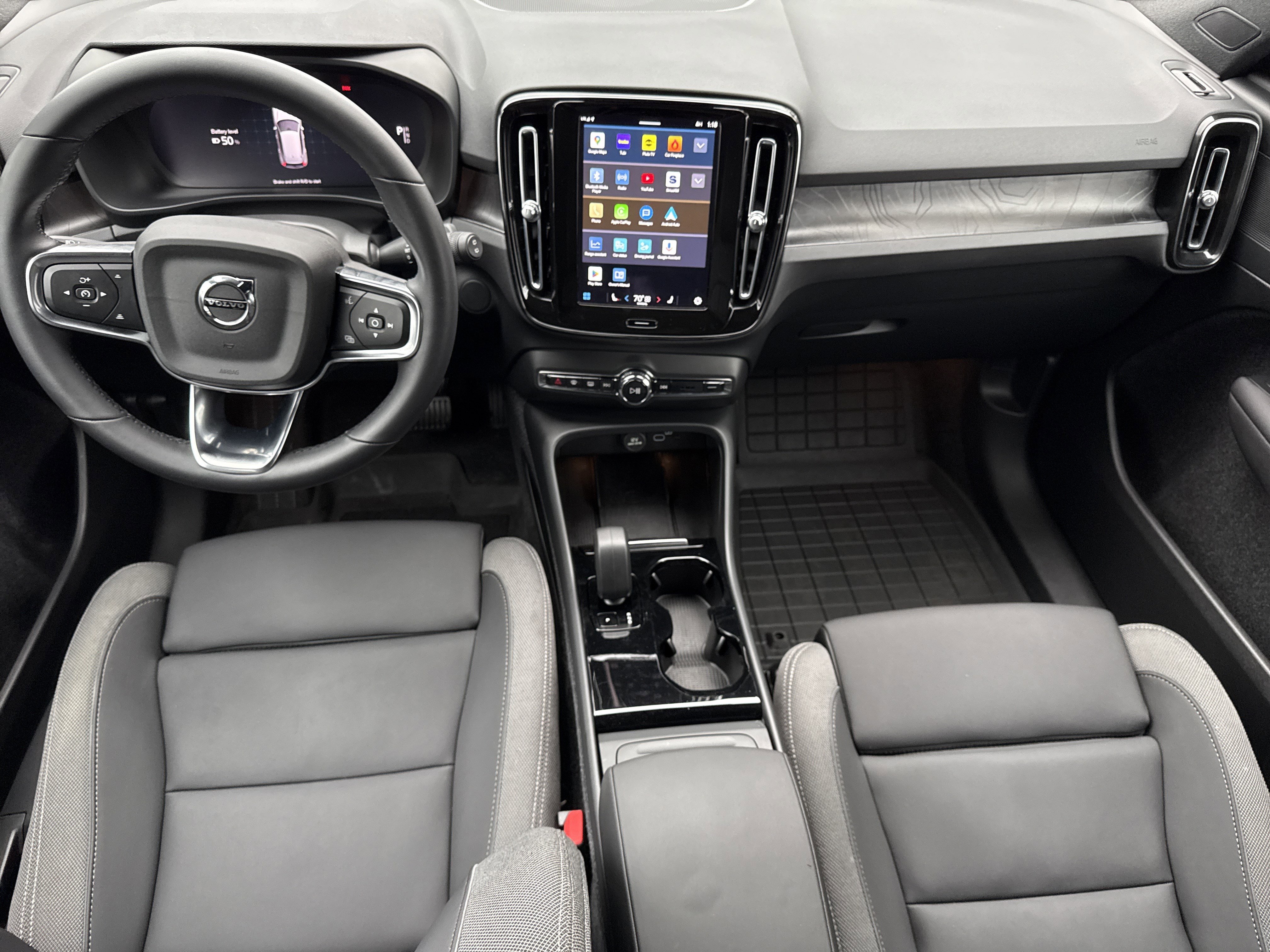 Used 2023 Volvo XC40 Recharge Core image 27